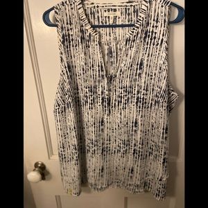 Women’s Maurices Size 1 White & Blue sleeveless.